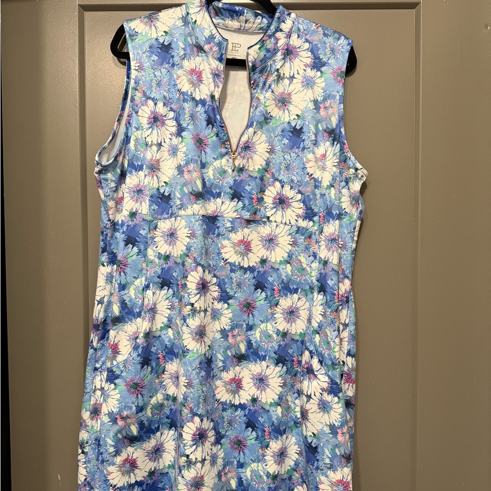 Golf or Tennis Sleeveless Floral Shift Dress in Blue and White